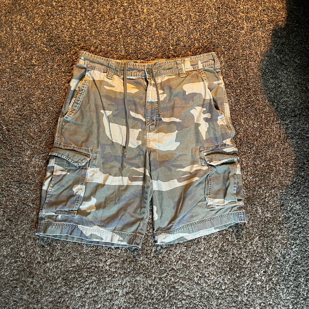 Vintage Camo cargo jorts